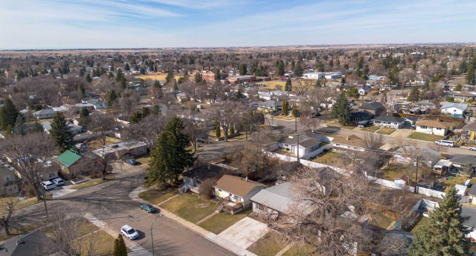 1907 7A Avenue, Lethbridge, Alberta T1H 0Z8, 4 Bedrooms Bedrooms, ,2 BathroomsBathrooms,Residential,For Sale,7A,A2292410