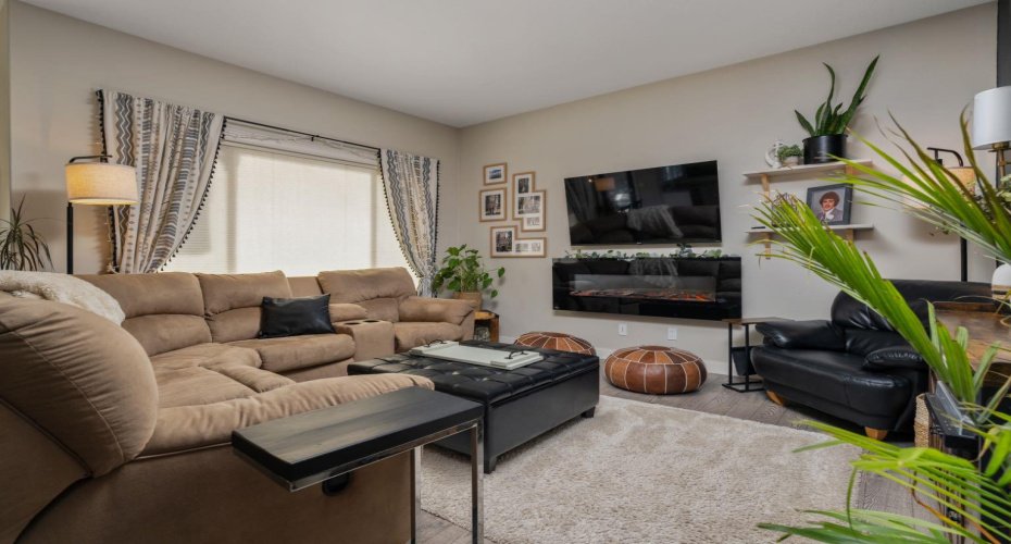 5215 35 Avenue, Camrose, Alberta T4V 5H5, 6 Bedrooms Bedrooms, ,5 BathroomsBathrooms,Residential,For Sale,35,A2294769