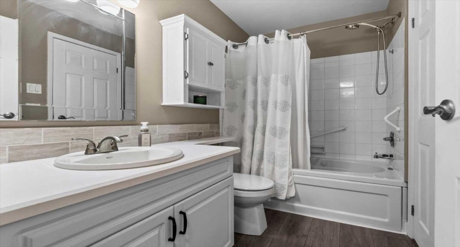 Cheater Ensuite and Main Bath