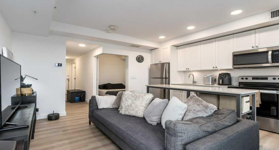 123 4 Street, Calgary, Alberta T2E 8K3, 1 Bedroom Bedrooms, ,1 BathroomBathrooms,Residential,For Sale,4,A2296376
