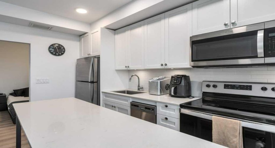 123 4 Street, Calgary, Alberta T2E 8K3, 1 Bedroom Bedrooms, ,1 BathroomBathrooms,Residential,For Sale,4,A2296376