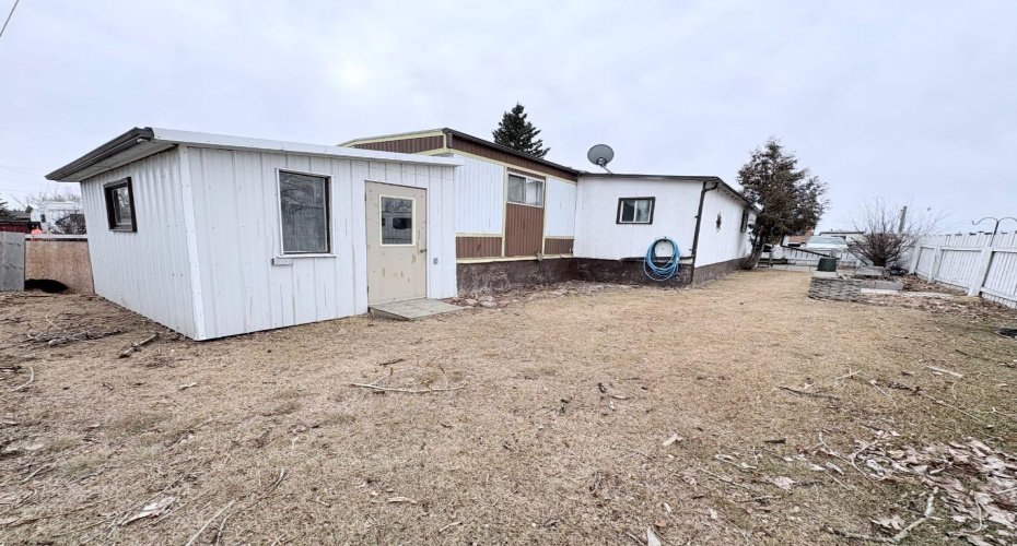 #4 1 Street, Oyen, Alberta T0J2J0, 2 Bedrooms Bedrooms, ,1 BathroomBathrooms,Mobile,For Sale,1,A2296430