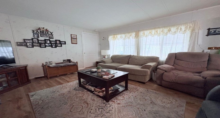 #4 1 Street, Oyen, Alberta T0J2J0, 2 Bedrooms Bedrooms, ,1 BathroomBathrooms,Mobile,For Sale,1,A2296430