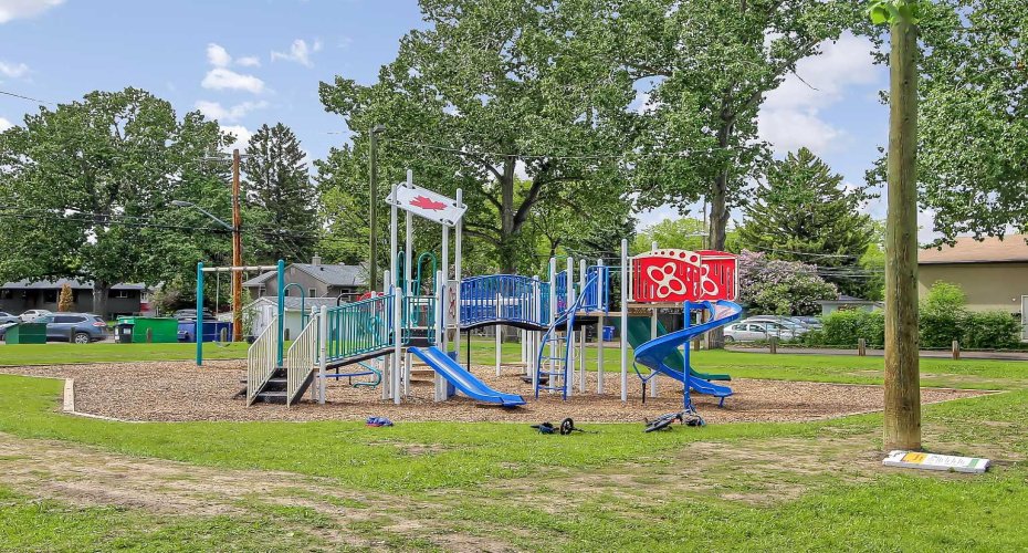 4320 Centre A Street, Calgary, Alberta T2E 3B1, 4 Bedrooms Bedrooms, ,4 BathroomsBathrooms,Residential,For Sale,Centre A,A2295816