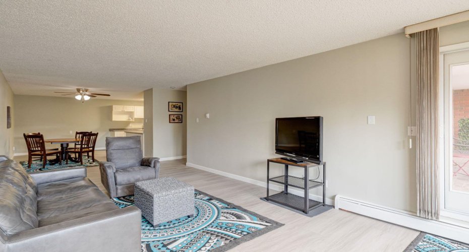 659 4 Avenue, Calgary, Alberta T2E 0J9, 2 Bedrooms Bedrooms, ,1 BathroomBathrooms,Residential,For Sale,4,A2295821