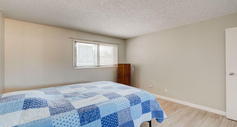 659 4 Avenue, Calgary, Alberta T2E 0J9, 2 Bedrooms Bedrooms, ,1 BathroomBathrooms,Residential,For Sale,4,A2295821