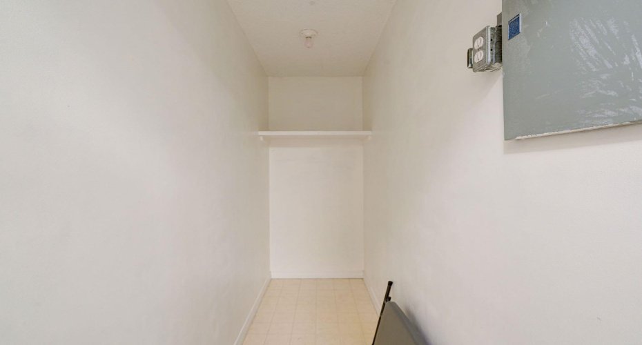 659 4 Avenue, Calgary, Alberta T2E 0J9, 2 Bedrooms Bedrooms, ,1 BathroomBathrooms,Residential,For Sale,4,A2295821