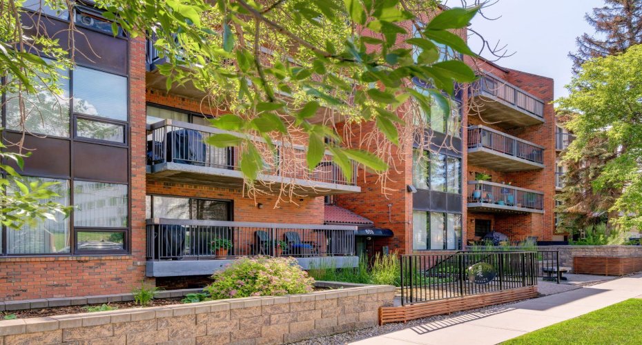659 4 Avenue, Calgary, Alberta T2E 0J9, 2 Bedrooms Bedrooms, ,1 BathroomBathrooms,Residential,For Sale,4,A2295821