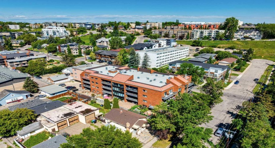 659 4 Avenue, Calgary, Alberta T2E 0J9, 2 Bedrooms Bedrooms, ,1 BathroomBathrooms,Residential,For Sale,4,A2295821