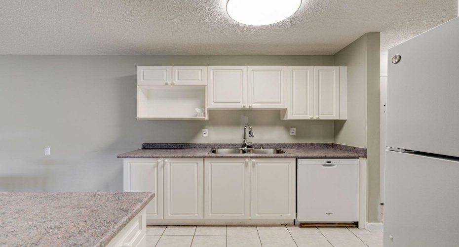 659 4 Avenue, Calgary, Alberta T2E 0J9, 2 Bedrooms Bedrooms, ,1 BathroomBathrooms,Residential,For Sale,4,A2295821