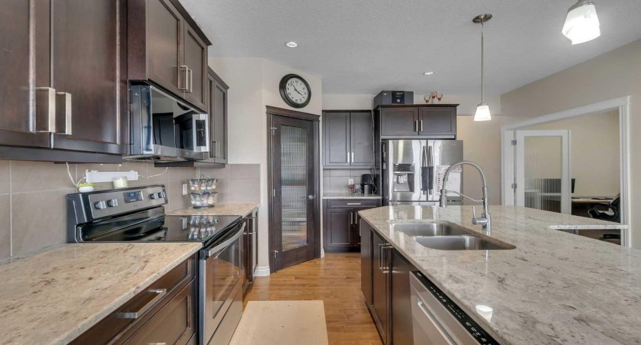 288 Evansborough Way, Calgary, Alberta T3P 0R1, 3 Bedrooms Bedrooms, ,3 BathroomsBathrooms,Residential,For Sale,Evansborough,A2288766