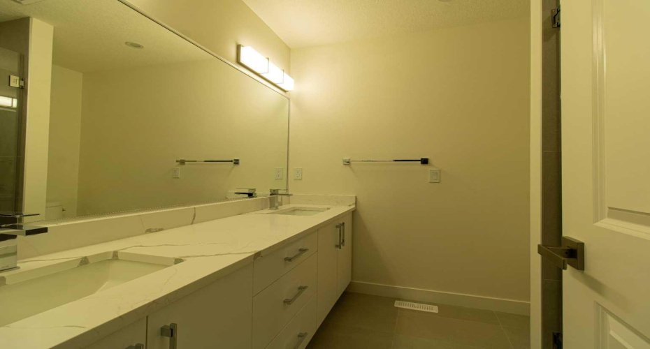 1512 21 Avenue, Calgary, Alberta T2M 1L8, 3 Bedrooms Bedrooms, ,4 BathroomsBathrooms,Rental,21,A2297028