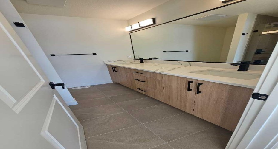 1512 21 Avenue, Calgary, Alberta T2M 1L8, 3 Bedrooms Bedrooms, ,4 BathroomsBathrooms,Rental,21,A2297028