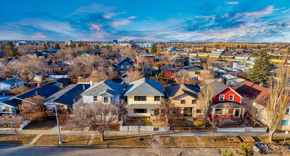 1032 18 Avenue, Calgary, Alberta T2G 1L6, 4 Bedrooms Bedrooms, ,4 BathroomsBathrooms,Residential,For Sale,18,A2296019