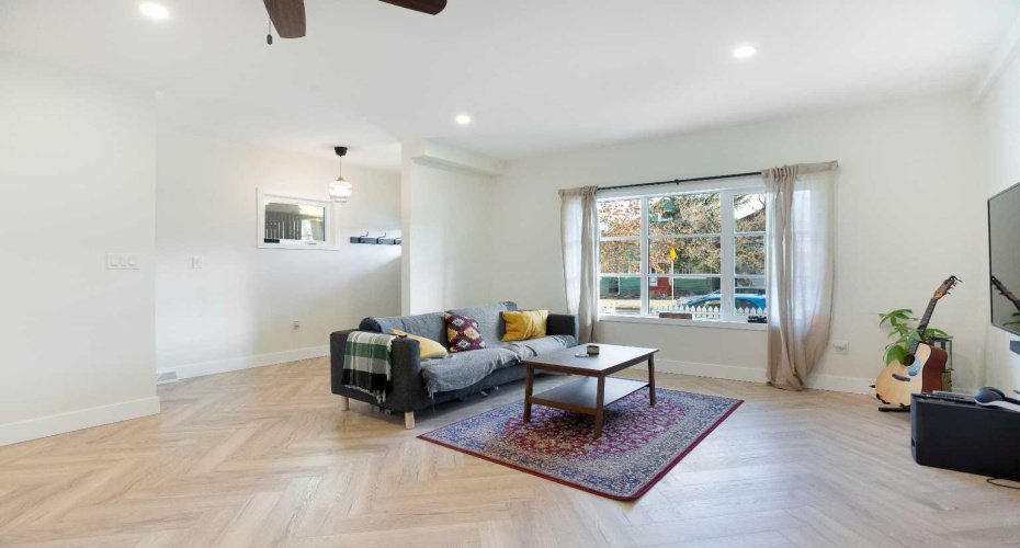 1032 18 Avenue, Calgary, Alberta T2G 1L6, 4 Bedrooms Bedrooms, ,4 BathroomsBathrooms,Residential,For Sale,18,A2296019