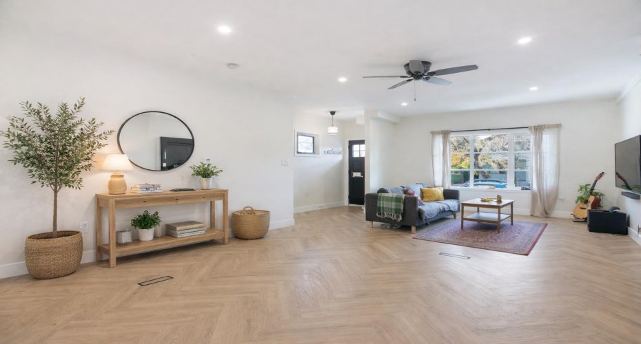 1032 18 Avenue, Calgary, Alberta T2G 1L6, 4 Bedrooms Bedrooms, ,4 BathroomsBathrooms,Residential,For Sale,18,A2296019