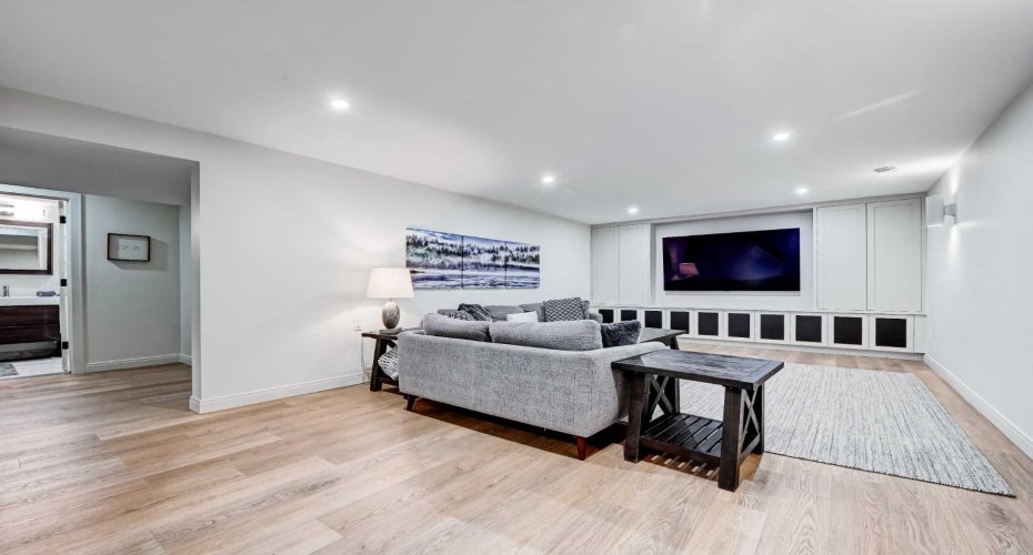 6755 Livingstone Drive, Calgary, Alberta T3E 6J2, 6 Bedrooms Bedrooms, ,4 BathroomsBathrooms,Residential,For Sale,Livingstone,A2296083