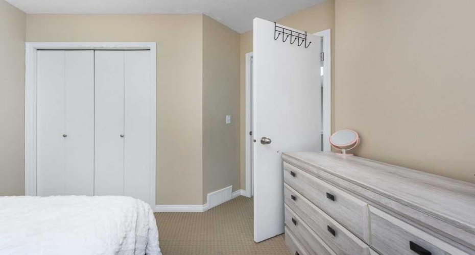 1005 NEW BRIGHTON Gardens, Calgary, Alberta T2Z0Y1, 3 Bedrooms Bedrooms, ,3 BathroomsBathrooms,Residential,For Sale,NEW BRIGHTON,A2296095