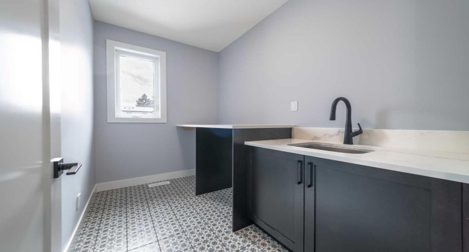 1415 27 Street, Calgary, Alberta T3C 1L4, 3 Bedrooms Bedrooms, ,4 BathroomsBathrooms,Residential,For Sale,27,A2296103