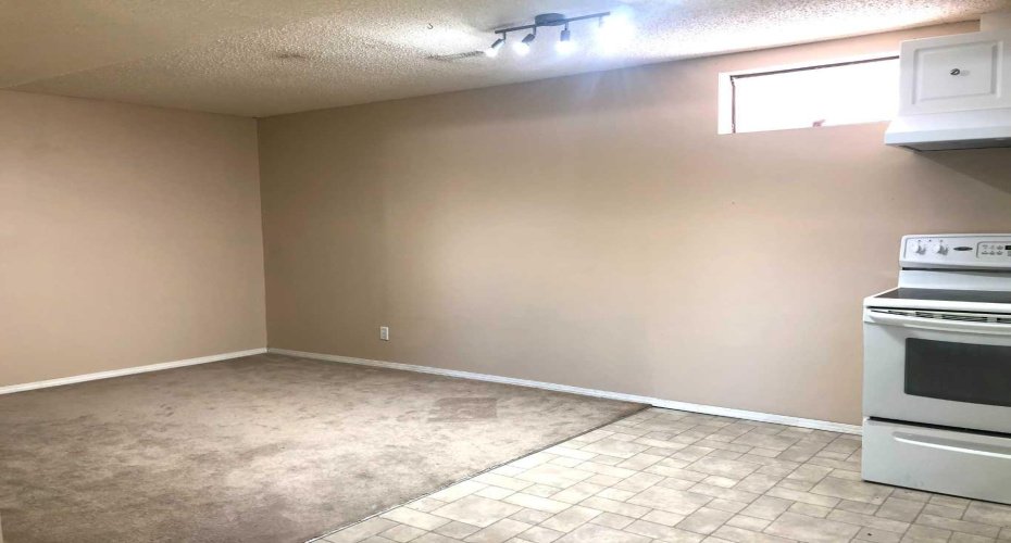 27 Bedford Road, Calgary, Alberta T3K 2K7, 4 Bedrooms Bedrooms, ,2 BathroomsBathrooms,Residential,For Sale,Bedford,A2296242