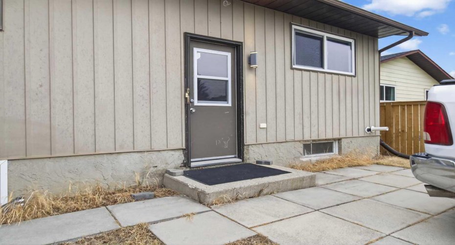 27 Bedford Road, Calgary, Alberta T3K 2K7, 4 Bedrooms Bedrooms, ,2 BathroomsBathrooms,Residential,For Sale,Bedford,A2296242