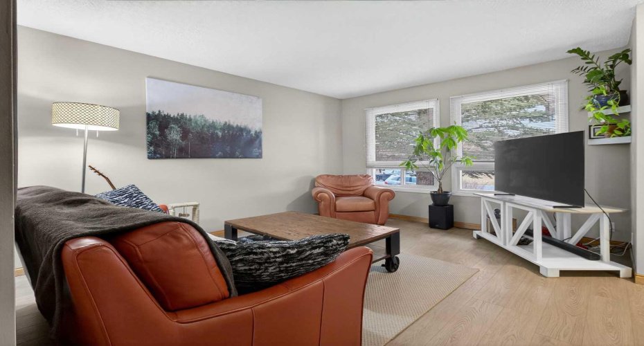 27 Bedford Road, Calgary, Alberta T3K 2K7, 4 Bedrooms Bedrooms, ,2 BathroomsBathrooms,Residential,For Sale,Bedford,A2296242