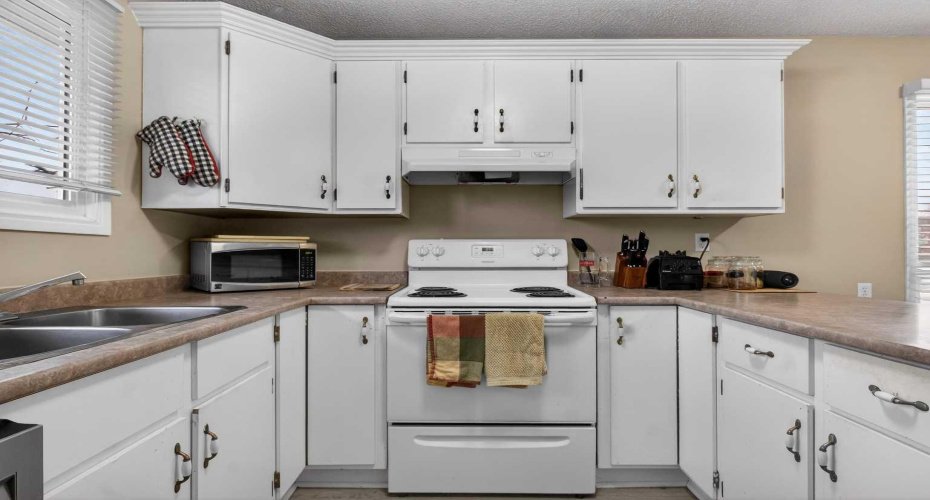 27 Bedford Road, Calgary, Alberta T3K 2K7, 4 Bedrooms Bedrooms, ,2 BathroomsBathrooms,Residential,For Sale,Bedford,A2296242