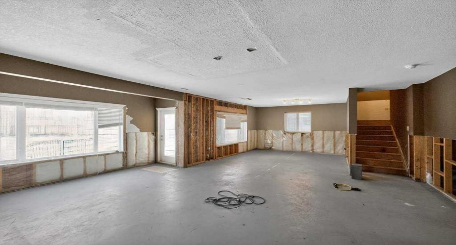 171 East Lakeview Court, Chestermere, Alberta T1X1W2, 3 Bedrooms Bedrooms, ,3 BathroomsBathrooms,Residential,For Sale,East Lakeview,A2296411