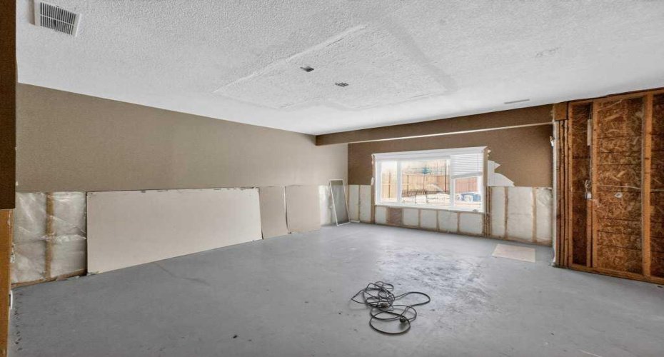 171 East Lakeview Court, Chestermere, Alberta T1X1W2, 3 Bedrooms Bedrooms, ,3 BathroomsBathrooms,Residential,For Sale,East Lakeview,A2296411