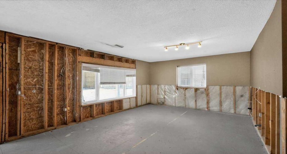 171 East Lakeview Court, Chestermere, Alberta T1X1W2, 3 Bedrooms Bedrooms, ,3 BathroomsBathrooms,Residential,For Sale,East Lakeview,A2296411