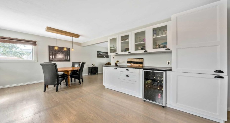 Ample Cabinets and Counter Space