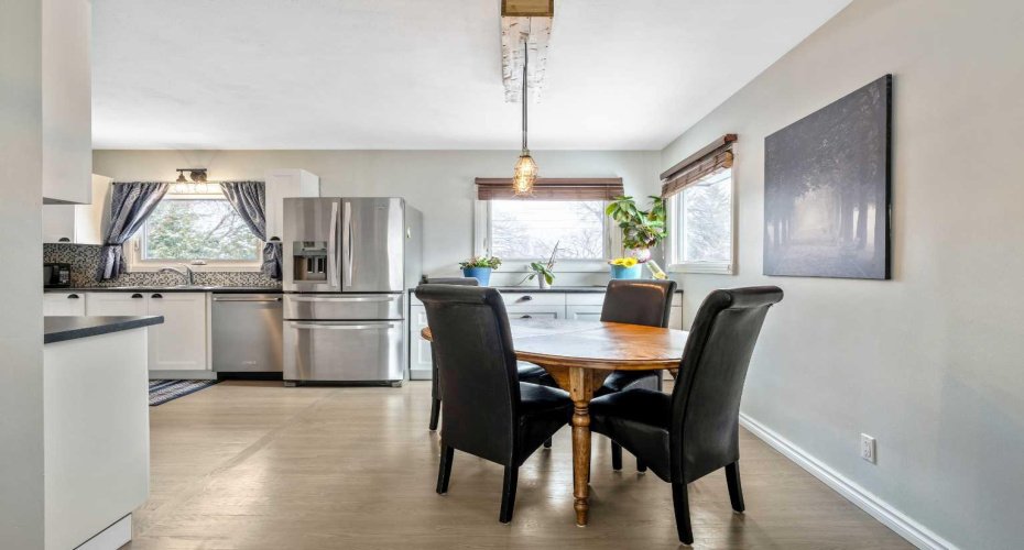 Seamless connection between the living room and kitchen—ideal for everyday living and entertaining.