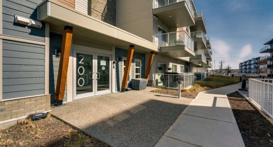 200 Harvest Hills Place NE