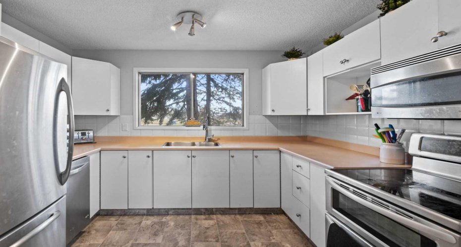 3130 66 Avenue, Calgary, Alberta T3E 5K8, 2 Bedrooms Bedrooms, ,2 BathroomsBathrooms,Residential,For Sale,66,A2296542