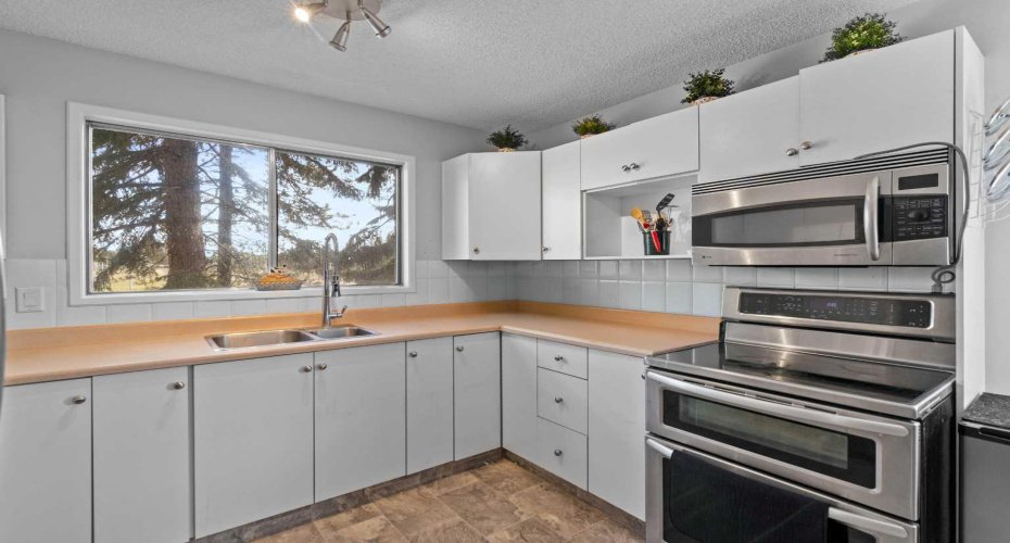 3130 66 Avenue, Calgary, Alberta T3E 5K8, 2 Bedrooms Bedrooms, ,2 BathroomsBathrooms,Residential,For Sale,66,A2296542