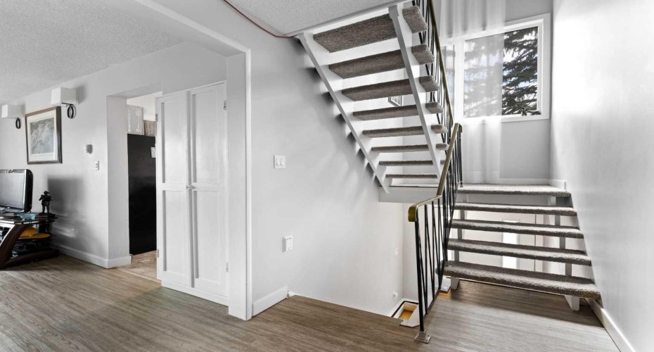 3130 66 Avenue, Calgary, Alberta T3E 5K8, 2 Bedrooms Bedrooms, ,2 BathroomsBathrooms,Residential,For Sale,66,A2296542