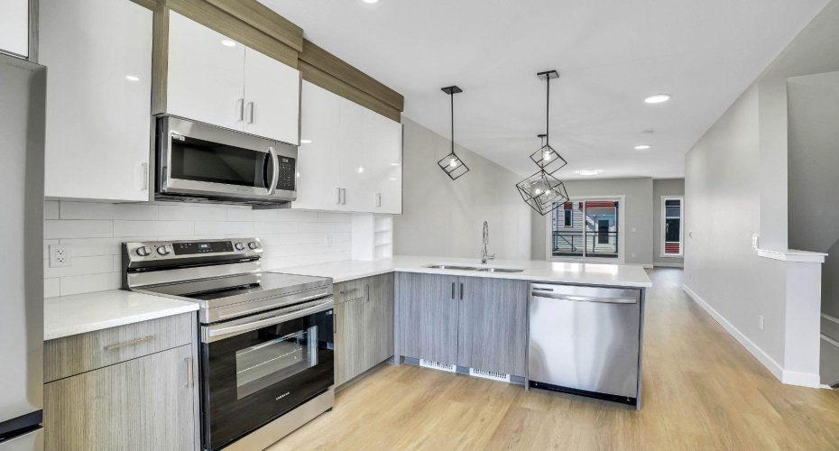 304 Red Sky Villas, Calgary, Alberta T3N 2M2, 3 Bedrooms Bedrooms, ,4 BathroomsBathrooms,Residential,For Sale,Red Sky,A2296563