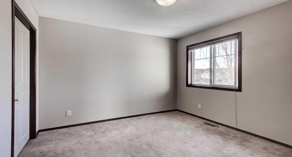 3 rd upper floor bedroom