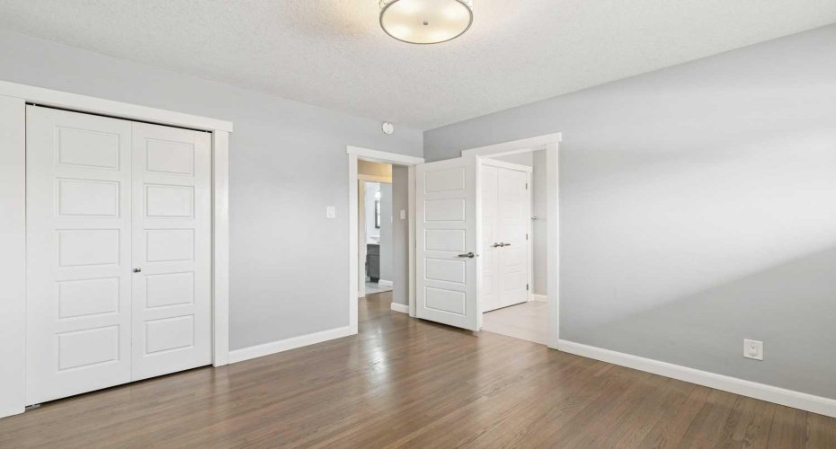 40 Henefer Road, Calgary, Alberta T2V 3B4, 4 Bedrooms Bedrooms, ,3 BathroomsBathrooms,Residential,For Sale,Henefer,A2296635