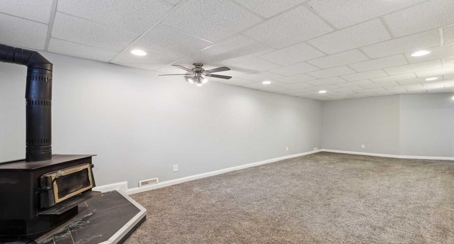 40 Henefer Road, Calgary, Alberta T2V 3B4, 4 Bedrooms Bedrooms, ,3 BathroomsBathrooms,Residential,For Sale,Henefer,A2296635