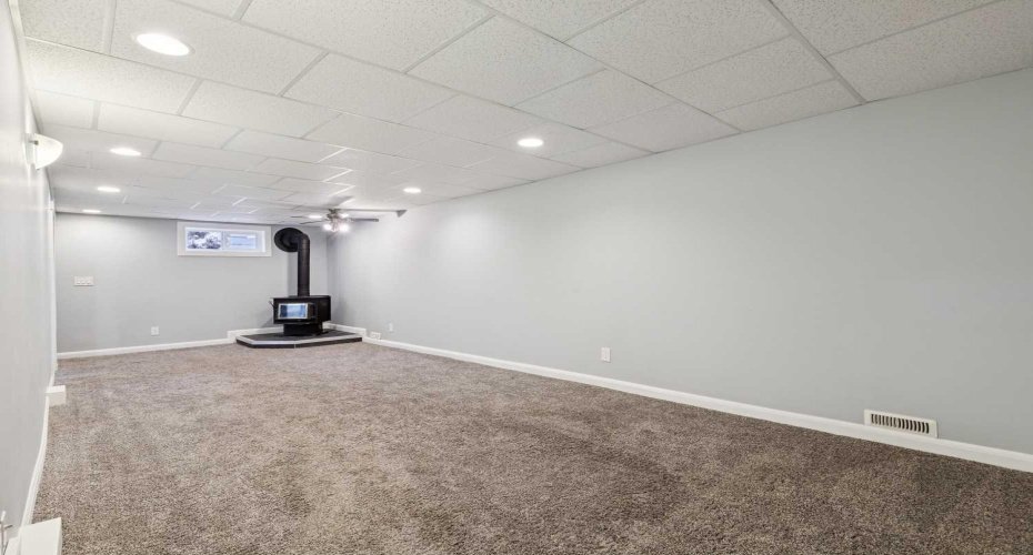 40 Henefer Road, Calgary, Alberta T2V 3B4, 4 Bedrooms Bedrooms, ,3 BathroomsBathrooms,Residential,For Sale,Henefer,A2296635