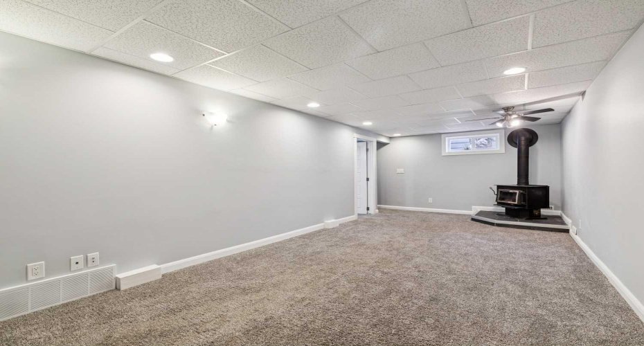 40 Henefer Road, Calgary, Alberta T2V 3B4, 4 Bedrooms Bedrooms, ,3 BathroomsBathrooms,Residential,For Sale,Henefer,A2296635