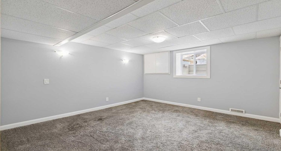 40 Henefer Road, Calgary, Alberta T2V 3B4, 4 Bedrooms Bedrooms, ,3 BathroomsBathrooms,Residential,For Sale,Henefer,A2296635