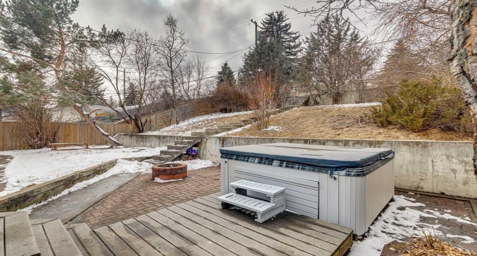 40 Henefer Road, Calgary, Alberta T2V 3B4, 4 Bedrooms Bedrooms, ,3 BathroomsBathrooms,Residential,For Sale,Henefer,A2296635