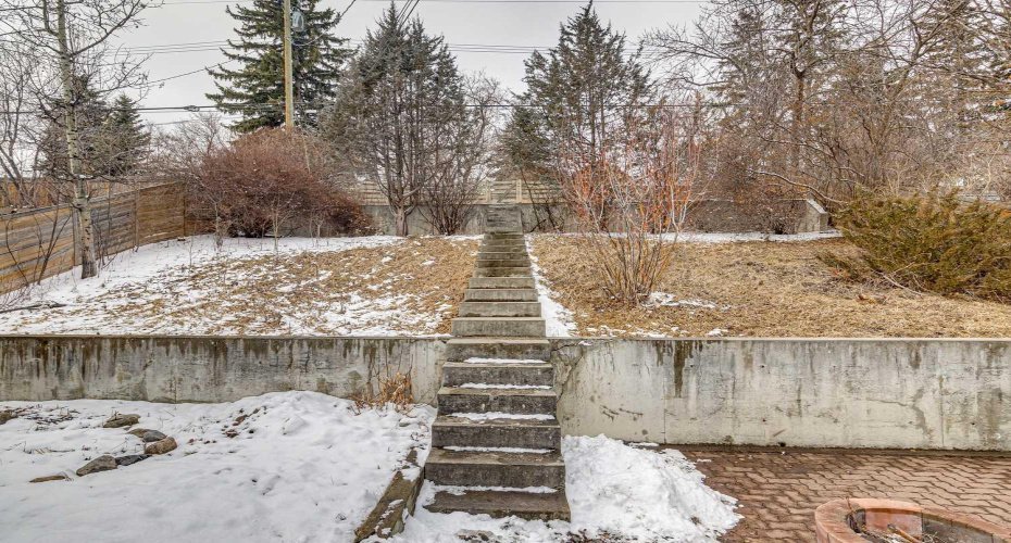 40 Henefer Road, Calgary, Alberta T2V 3B4, 4 Bedrooms Bedrooms, ,3 BathroomsBathrooms,Residential,For Sale,Henefer,A2296635