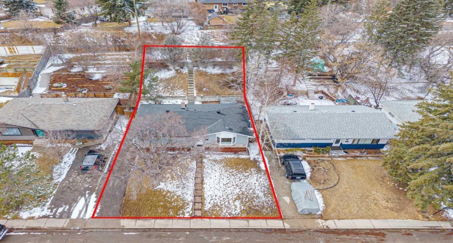 40 Henefer Road, Calgary, Alberta T2V 3B4, 4 Bedrooms Bedrooms, ,3 BathroomsBathrooms,Residential,For Sale,Henefer,A2296635