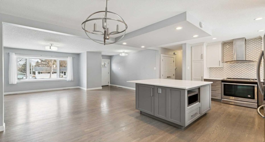 40 Henefer Road, Calgary, Alberta T2V 3B4, 4 Bedrooms Bedrooms, ,3 BathroomsBathrooms,Residential,For Sale,Henefer,A2296635