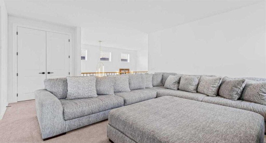 44 Ranchers Way, Okotoks, Alberta T1S4C8, 4 Bedrooms Bedrooms, ,4 BathroomsBathrooms,Residential,For Sale,Ranchers,A2297179