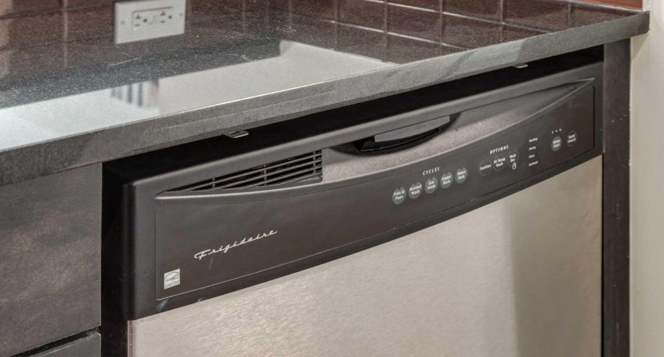 725 4 Street, Calgary, Alberta T2E3S7, 1 Bedroom Bedrooms, ,1 BathroomBathrooms,Residential,For Sale,4,A2297230