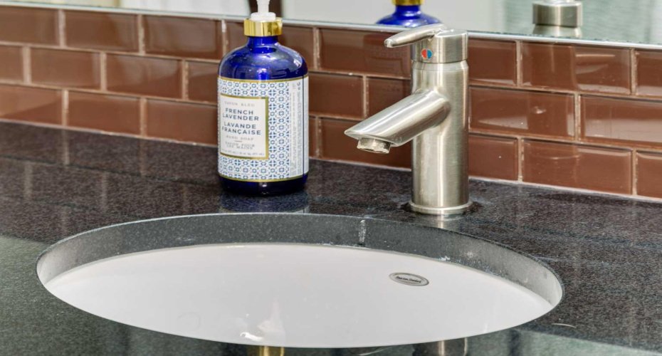 725 4 Street, Calgary, Alberta T2E3S7, 1 Bedroom Bedrooms, ,1 BathroomBathrooms,Residential,For Sale,4,A2297230